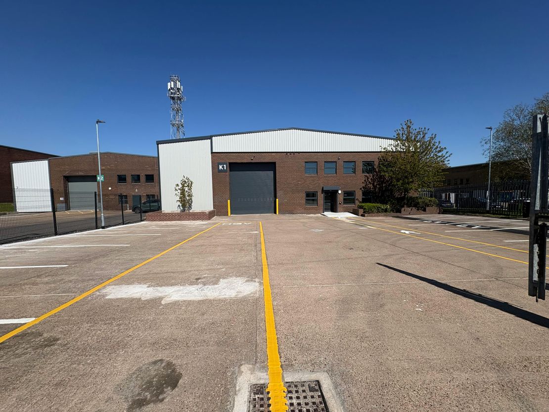 Unit K1, Gildersome Spur, Leeds, LS27 7JZ