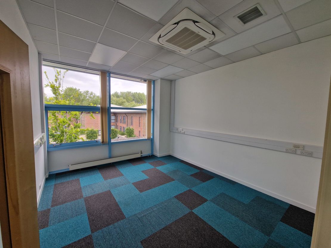 1B Votec Centre, Hambridge Lane, Newbury, West Berkshire, RG14 5TN