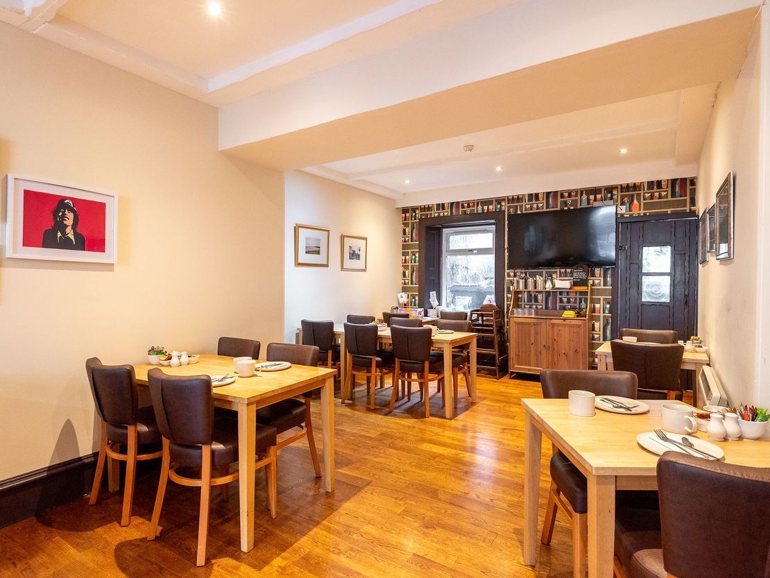 Thrums Hotel, 25 Bank Street, Kirriemuir, Angus, DD8 4BE