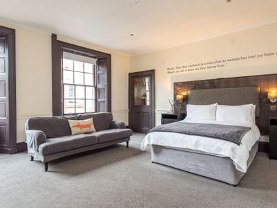 Property Image for Thrums Hotel, 25 Bank Street, Kirriemuir, Angus, DD8 4BE