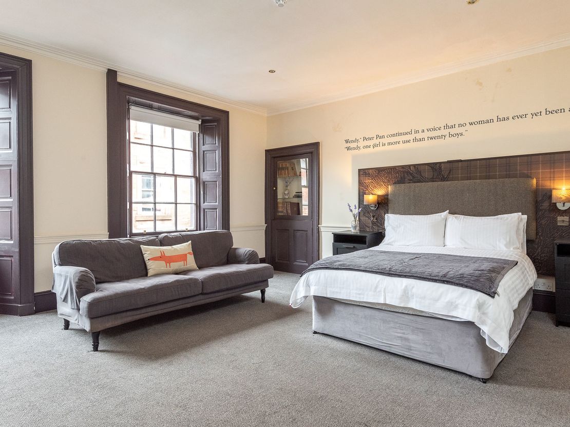 Thrums Hotel, 25 Bank Street, Kirriemuir, Angus, DD8 4BE