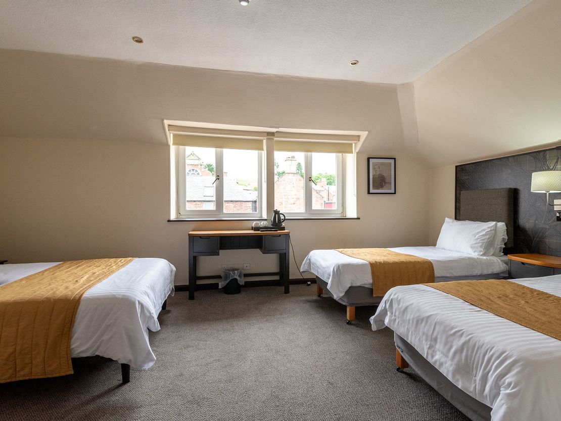 Thrums Hotel, 25 Bank Street, Kirriemuir, Angus, DD8 4BE