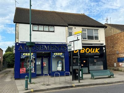 Property Image for 10, Eastwood Road, Rayleigh, Essex, SS6 7JQ
