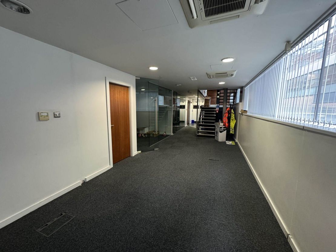 71-72 Tradewind Square, Duke Street, L1