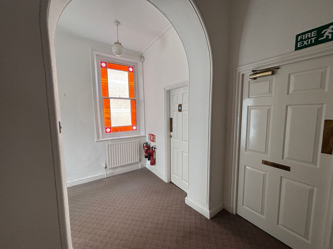 First Floor, 4 West Parade, Wakefield, WF1 1LT