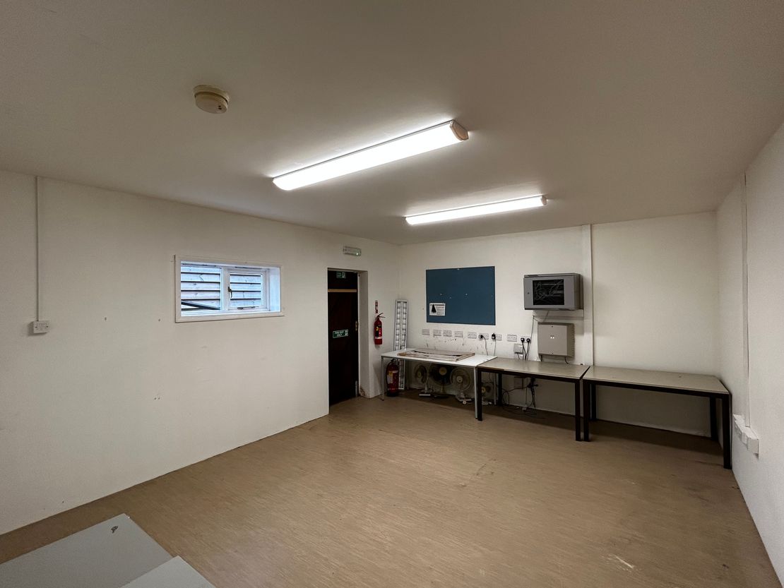 Suites 9, The Courtyard Parsonage Farm, Faversham, Throwley, Kent, ME13 0PN