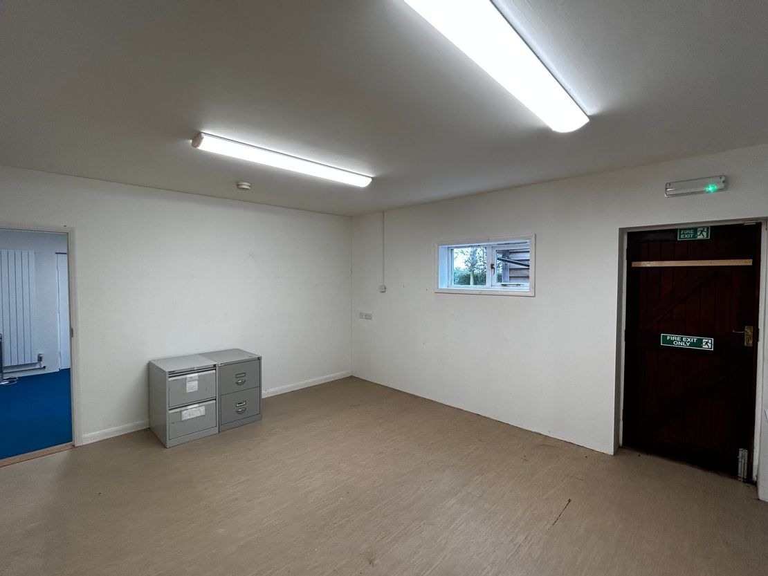 Suites 9, The Courtyard Parsonage Farm, Faversham, Throwley, Kent, ME13 0PN