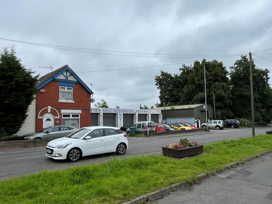 695 Warrington Road, Risley, Warrington, WA3 6AY