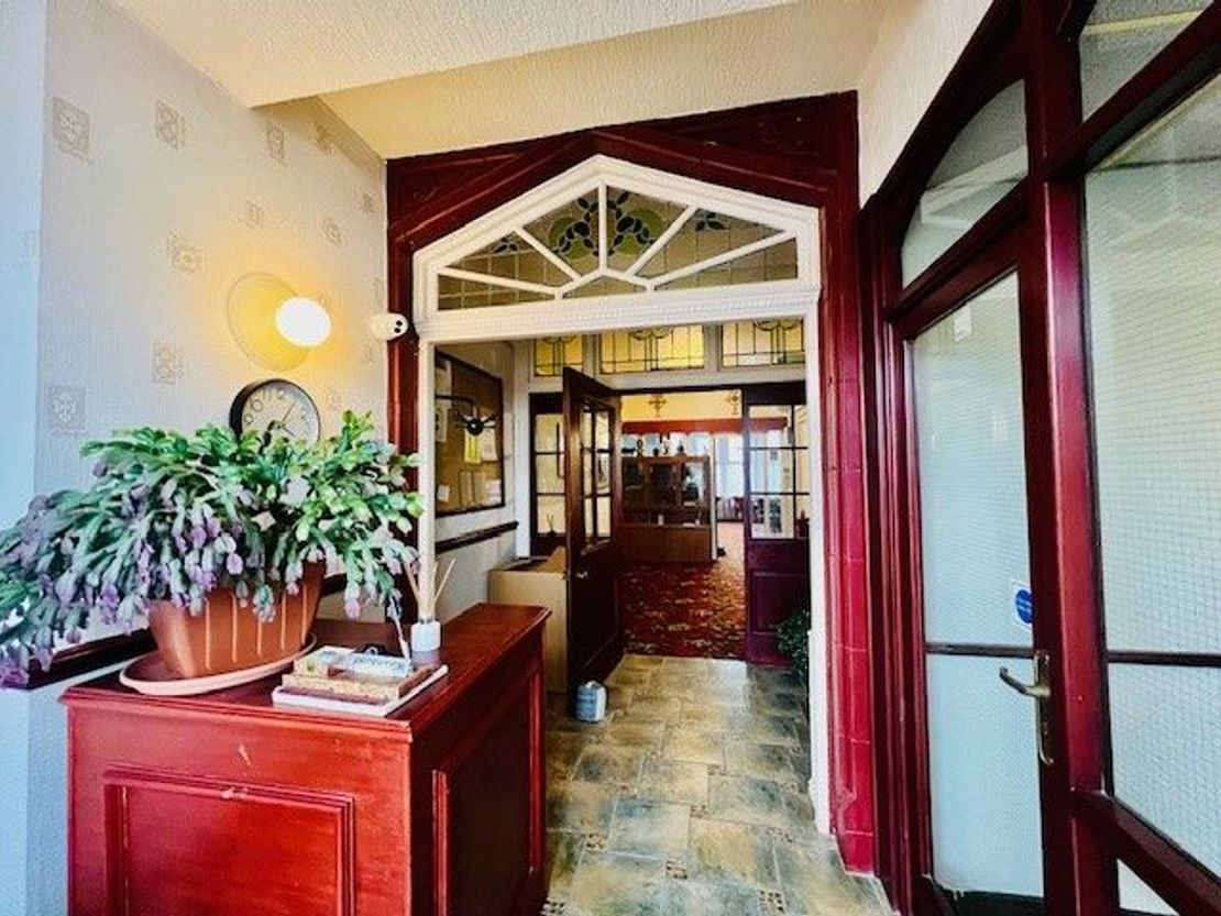 New Kent Hotel, Knowle Avenue, Blackpool, FY2