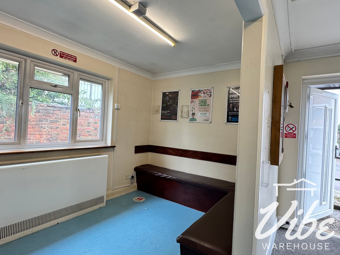 1 Spur Rd, London N15 4AA
