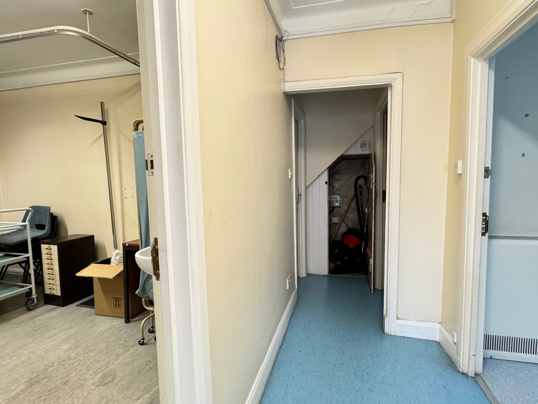 1 Spur Rd, London N15 4AA