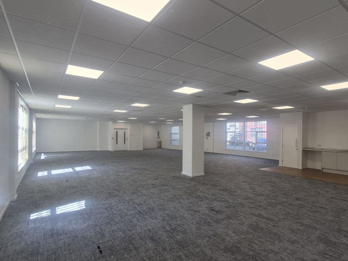 Ground Floor Office, 61 Dock Street, Queens Gardens, Hull, HU1 3DZ