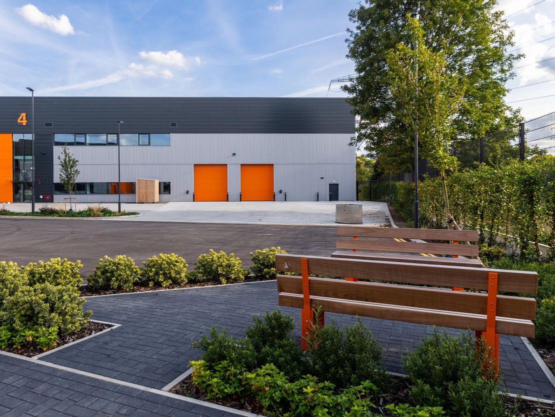 406 Woodford, Roding Lane South, Woodford Green, Essex, IG8 8EY