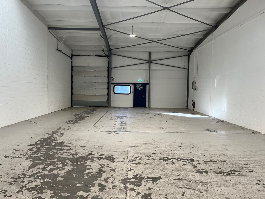 Unit 4, Stacey Bushes Trading Centre, Erica Road, Stacey Bushes, Milton Keynes, MK12 6HS