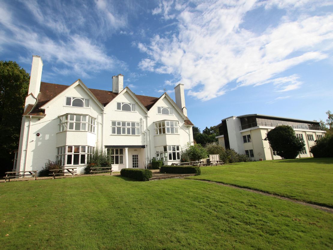 Bentley Hall, Blacknest Road, Alton, GU34 4PU