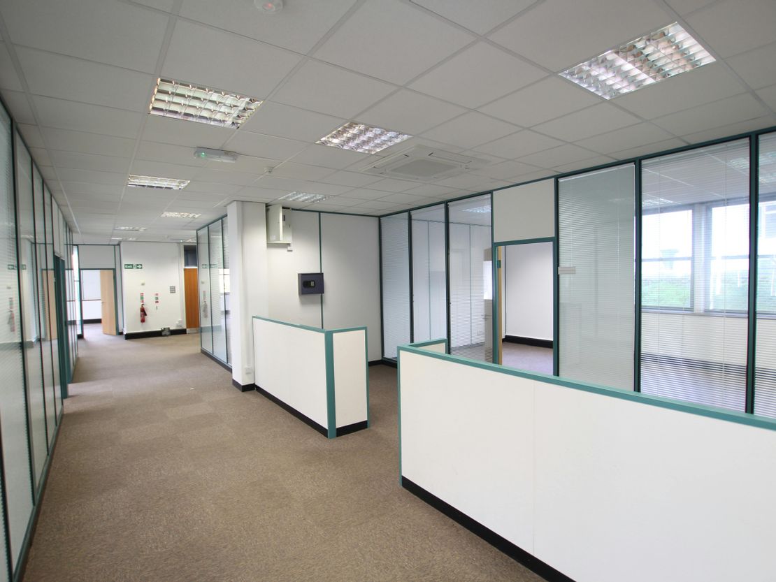 Bentley Hall, Blacknest Road, Alton, GU34 4PU