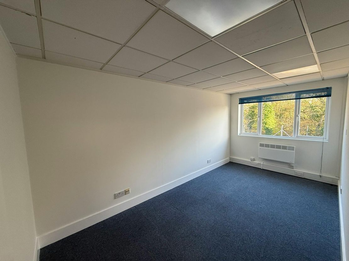 First Floor Offices, Building K, Alpha 319, Chertsey Road, Chobham, Woking, GU24 8JB