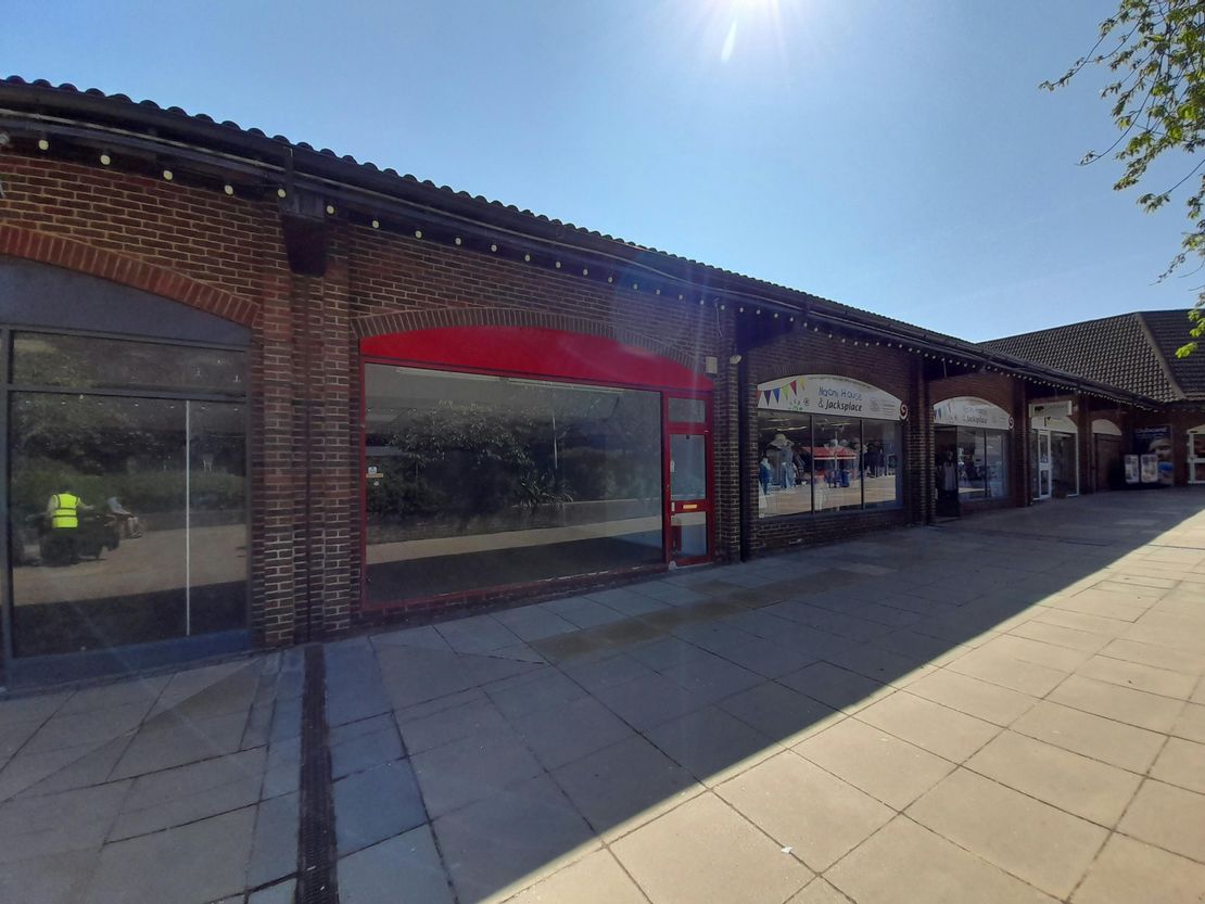 Unit 5, Chineham Shopping Centre, Chineham, Basingstoke, RG24 8BQ