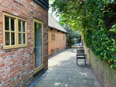 Property Image for Suite 4, 3 Links Business Centre, Old Woking Road, Woking, GU22 8BF