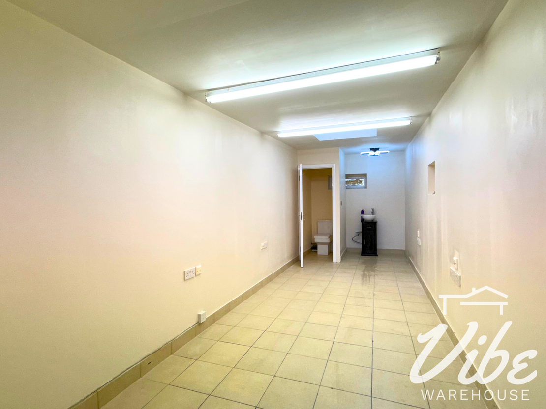 22 E Bank, London N16 5QS