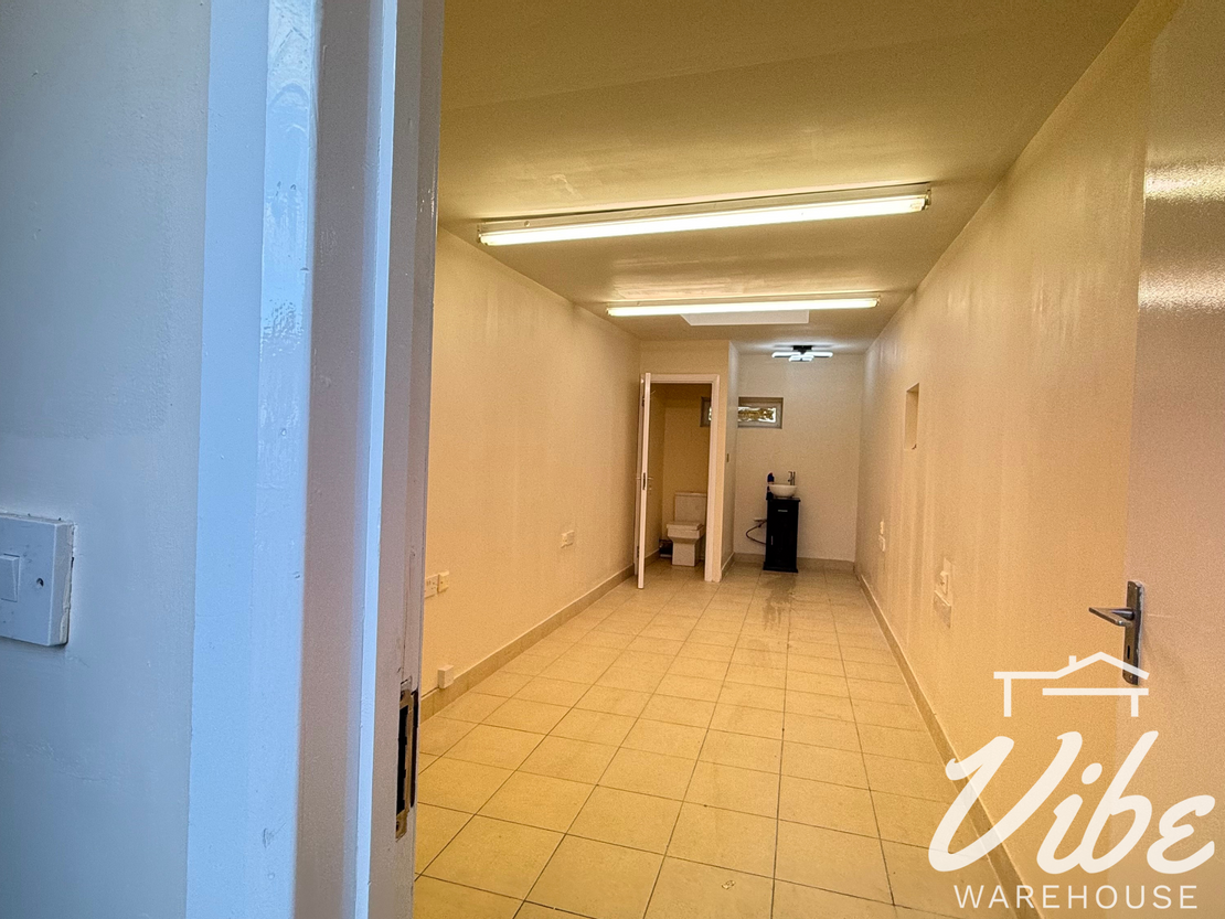 22 E Bank, London N16 5QS