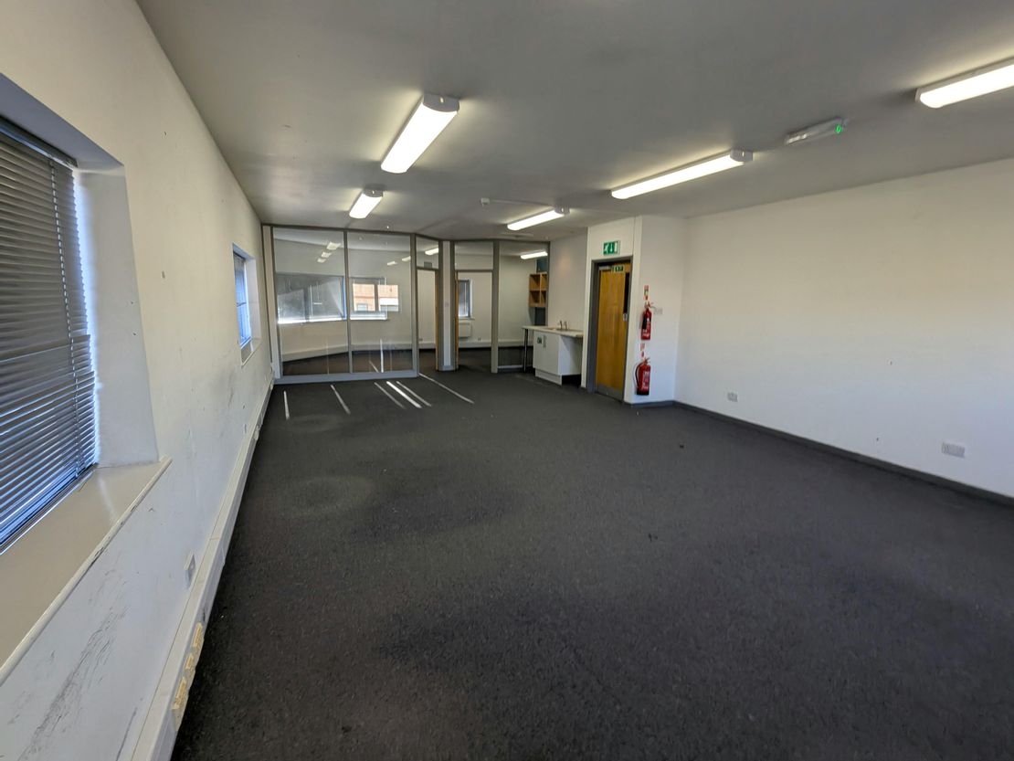 Unit 18 Boundary Business Centre, Boundary Way, Woking, GU21 5DH