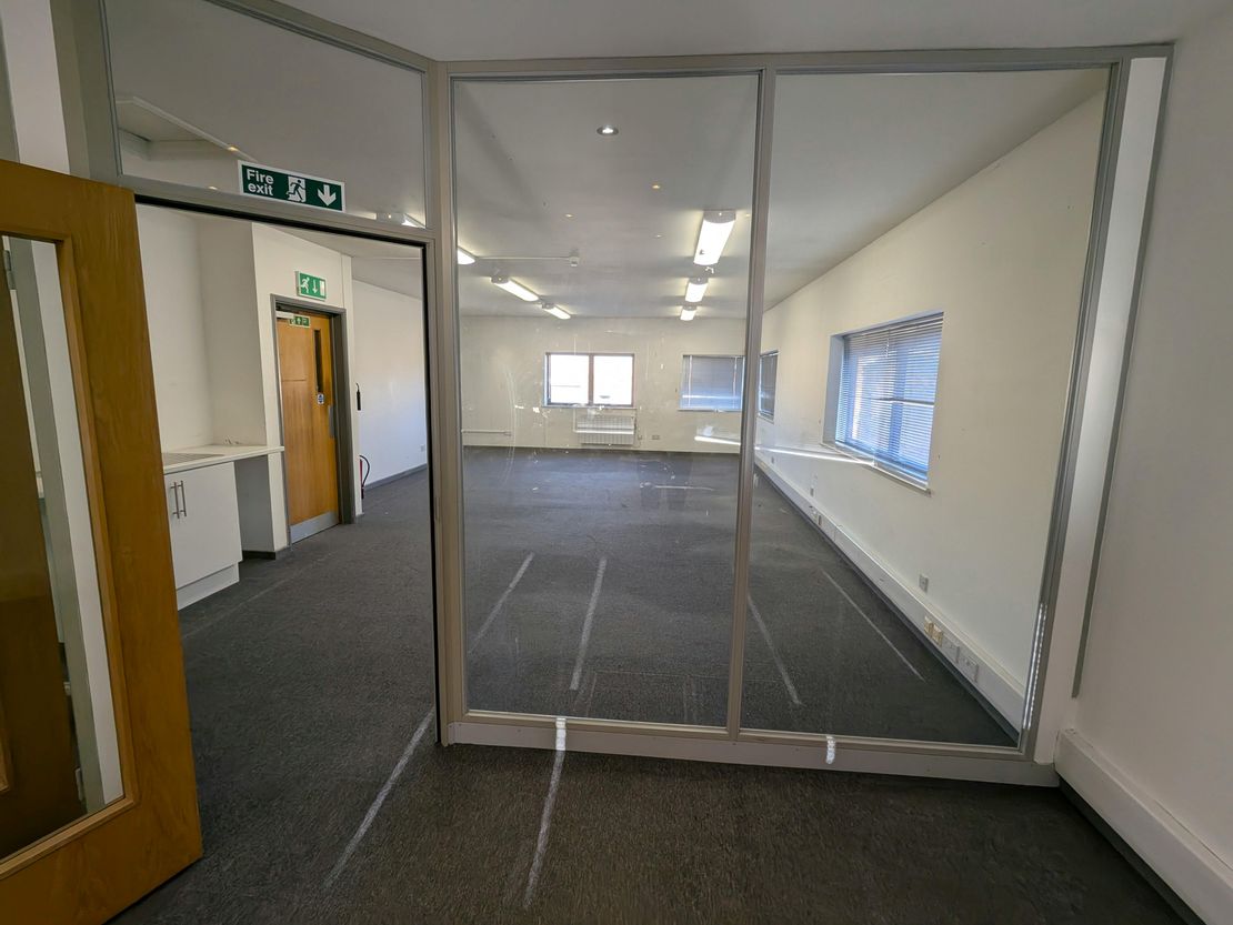 Unit 18 Boundary Business Centre, Boundary Way, Woking, GU21 5DH