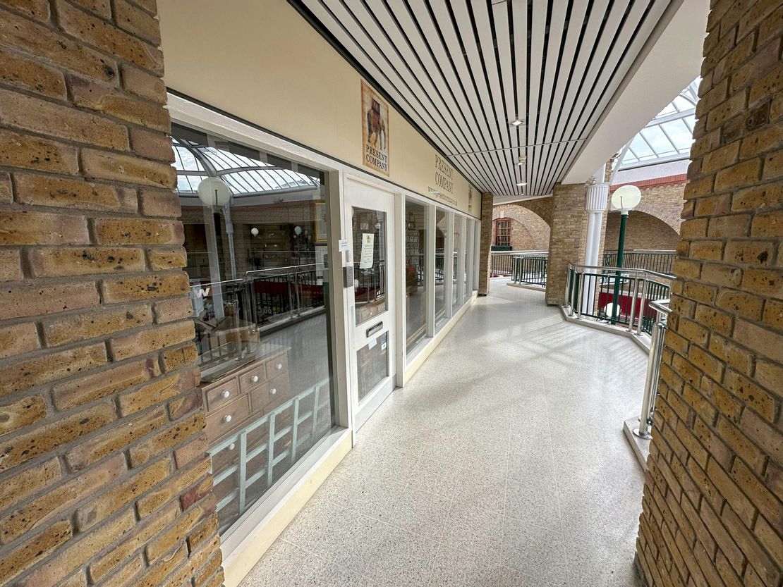 33a Market Place, Burgess Hill, RH15 9NP