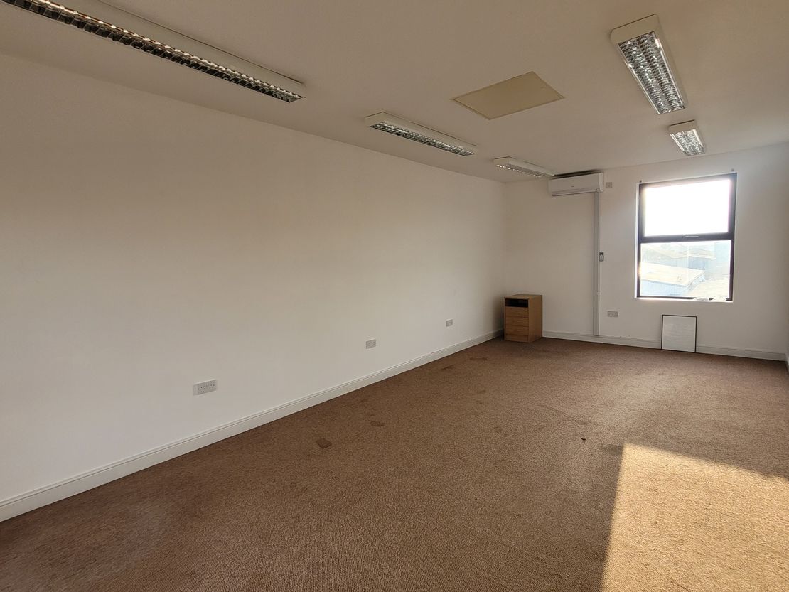 31 Hessle Road, Hessle Road, Hull, HU3 2AA