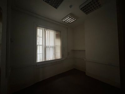 Property Image for 7 Bank Street, Ashford, Kent, TN23 1BZ