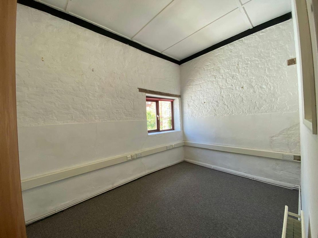 Suite 3, The Oast House, 5 Mead Lane, Farnham, GU9 7DY