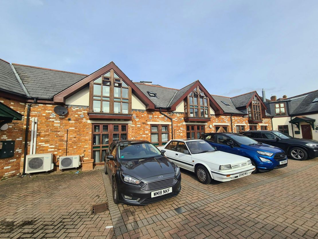 Quadrant Courtyard, Quadrant Way, Weybridge, KT13 8DR