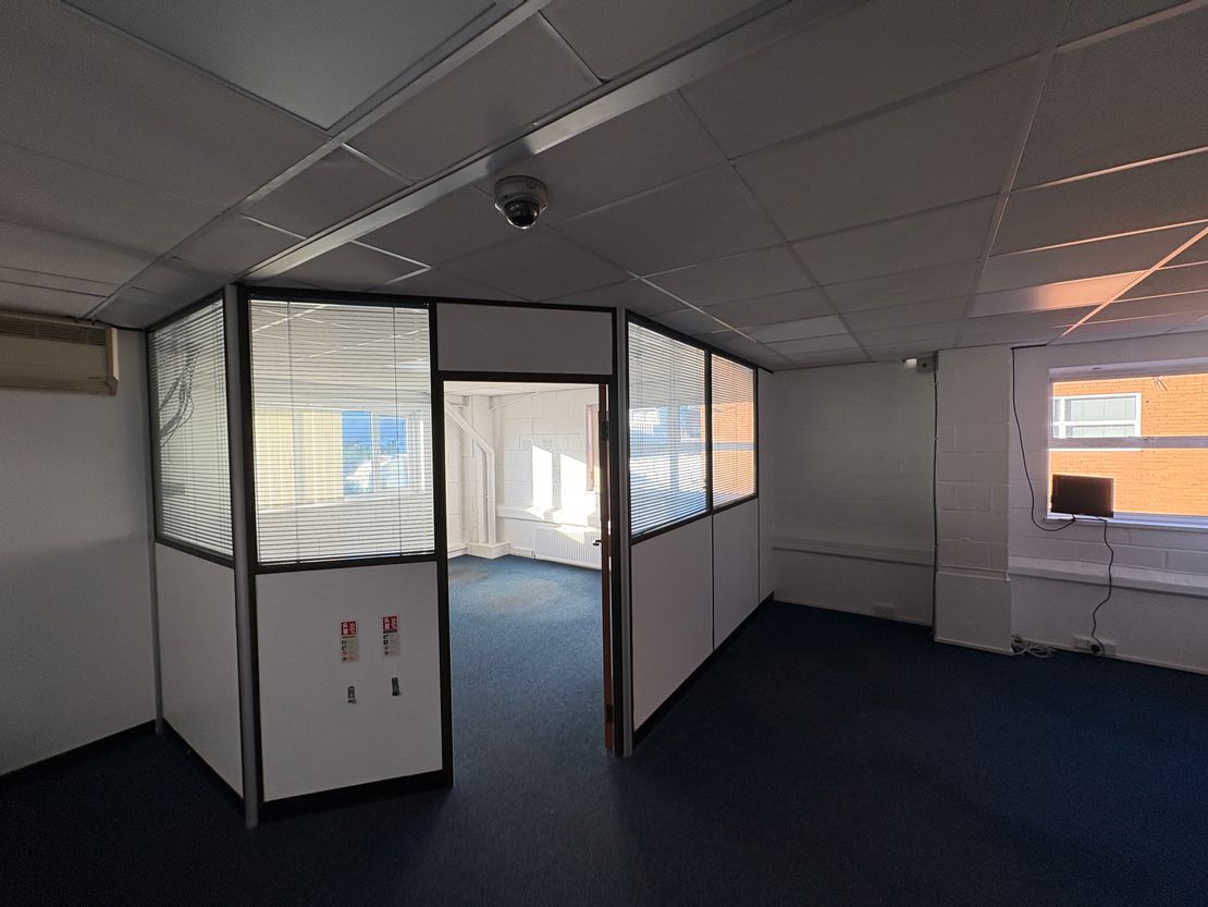Unit 5, Rutherford Way Industrial Estate, Rutherford Way, Crawley, West Sussex, RH10 9LN