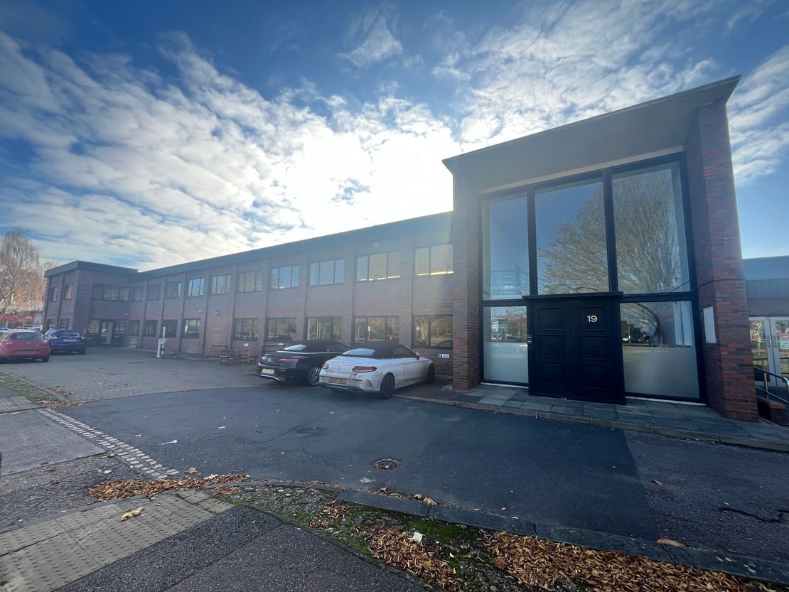 First Floor, 19 Lloyds Court, Manor Royal, Crawley, West Sussex, RH10 9QX