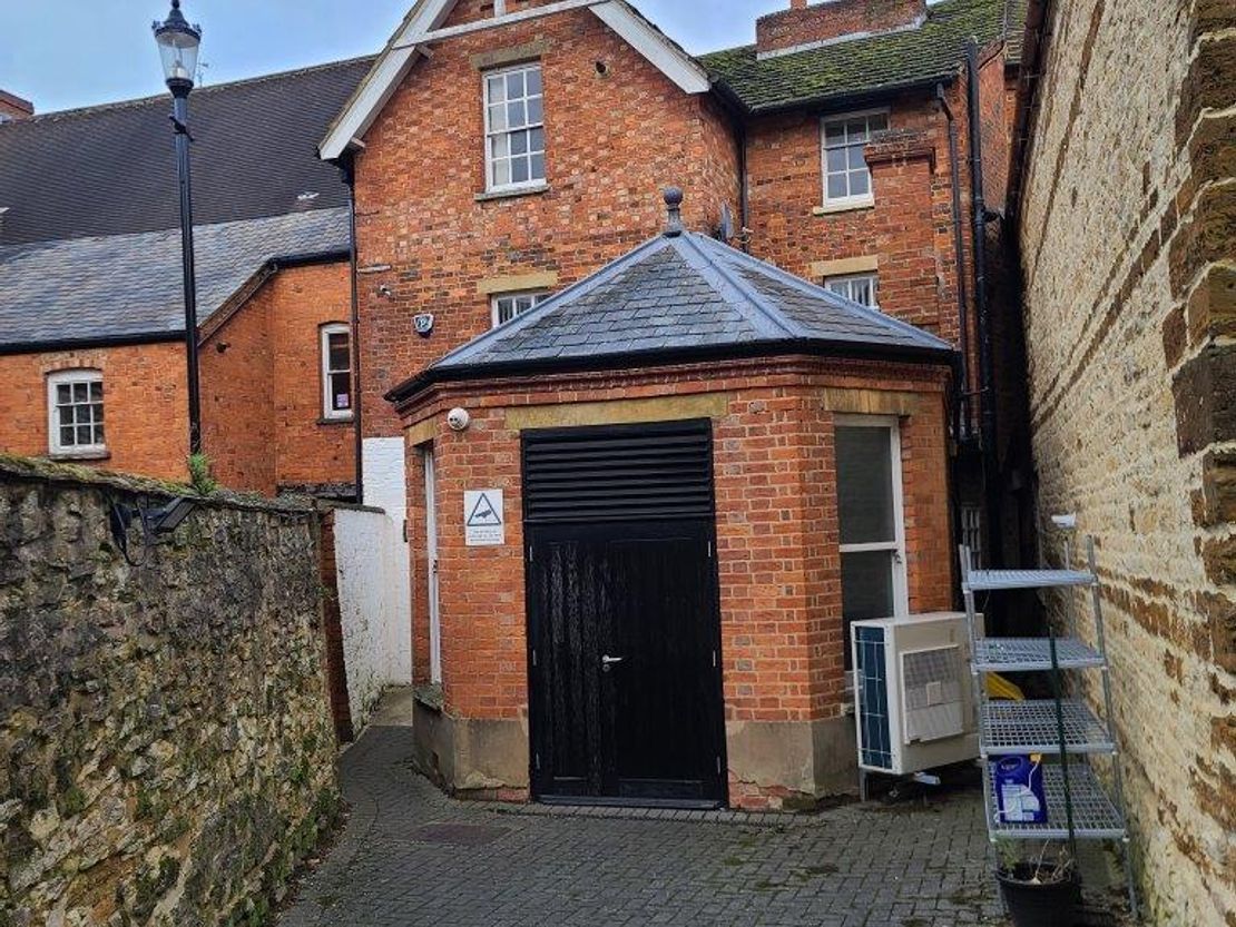 167 Watling Street West, Towcester, Northamptonshire, NN12 6BX