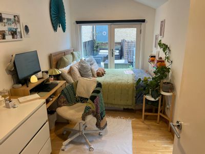 Property Image for 464-464a Roman Road, Bow, E3 5LU