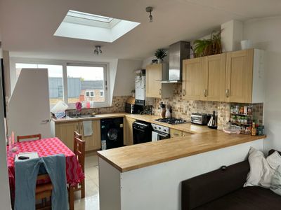 Property Image for 464-464a Roman Road, Bow, E3 5LU