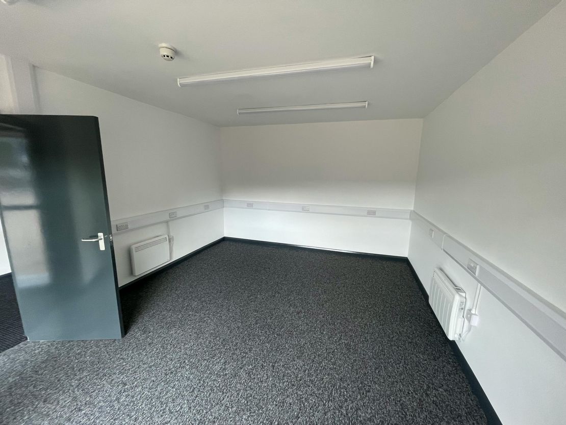 Unit 22 The Ringway, Beck Road, Huddersfield, HD1 5DG