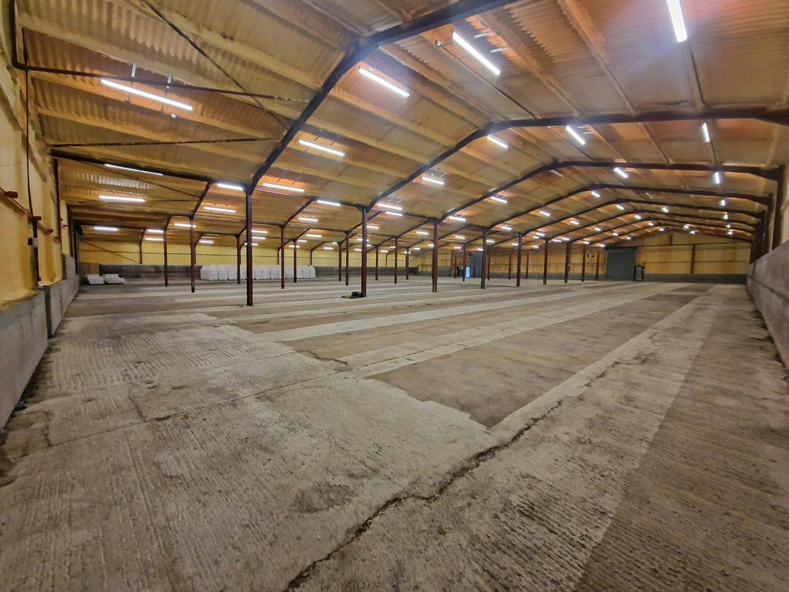 Unit 1, The Cattle Building, Moth Farm Industrial Estate, Spybush Lane, Brown Candover, Alresford, SO24 9TP