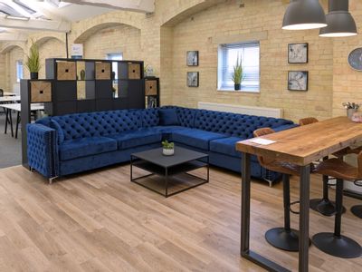 Property Image for First Floor School House, Homerton Gardens, Cambridge, Cambridgeshire, CB2 8EB