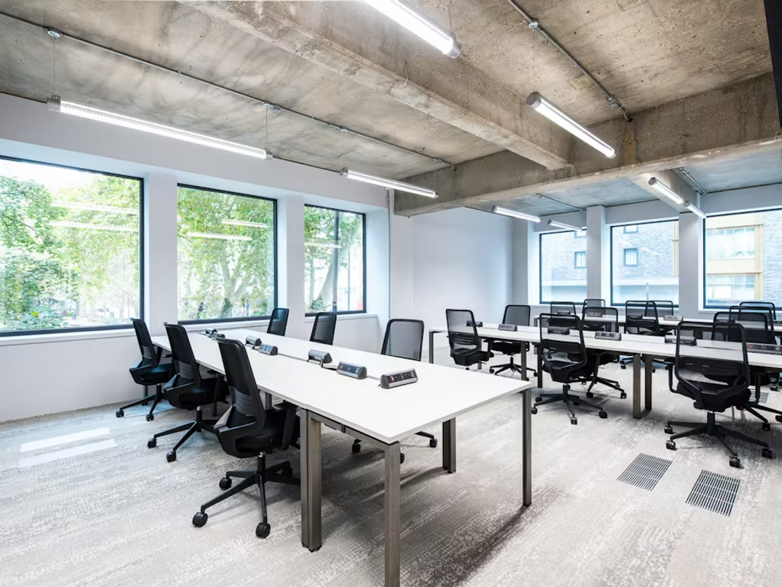2 Whitechapel Rd, London E1 1EW