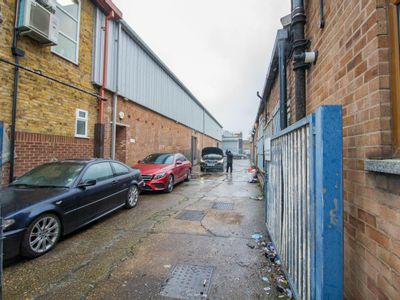Property Image for 6 Dalston Gardens, Stanmore, HA7 1BU