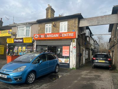 Property Image for 105 Victoria Road, Romford, RM1 2LX