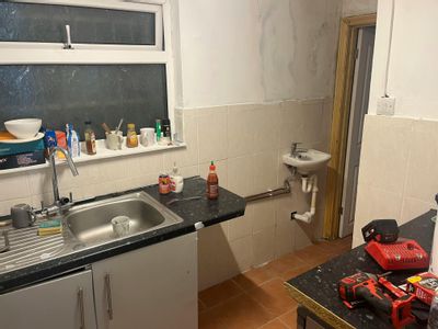 Property Image for 105 Victoria Road, Romford, RM1 2LX