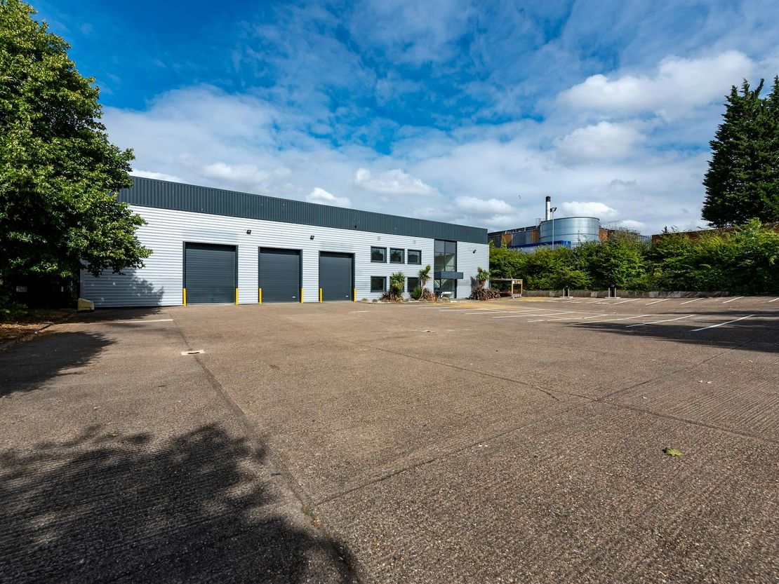 Unit 36 Woodside Industrial Estate, Verey Road, Dunstable, LU5 4TT