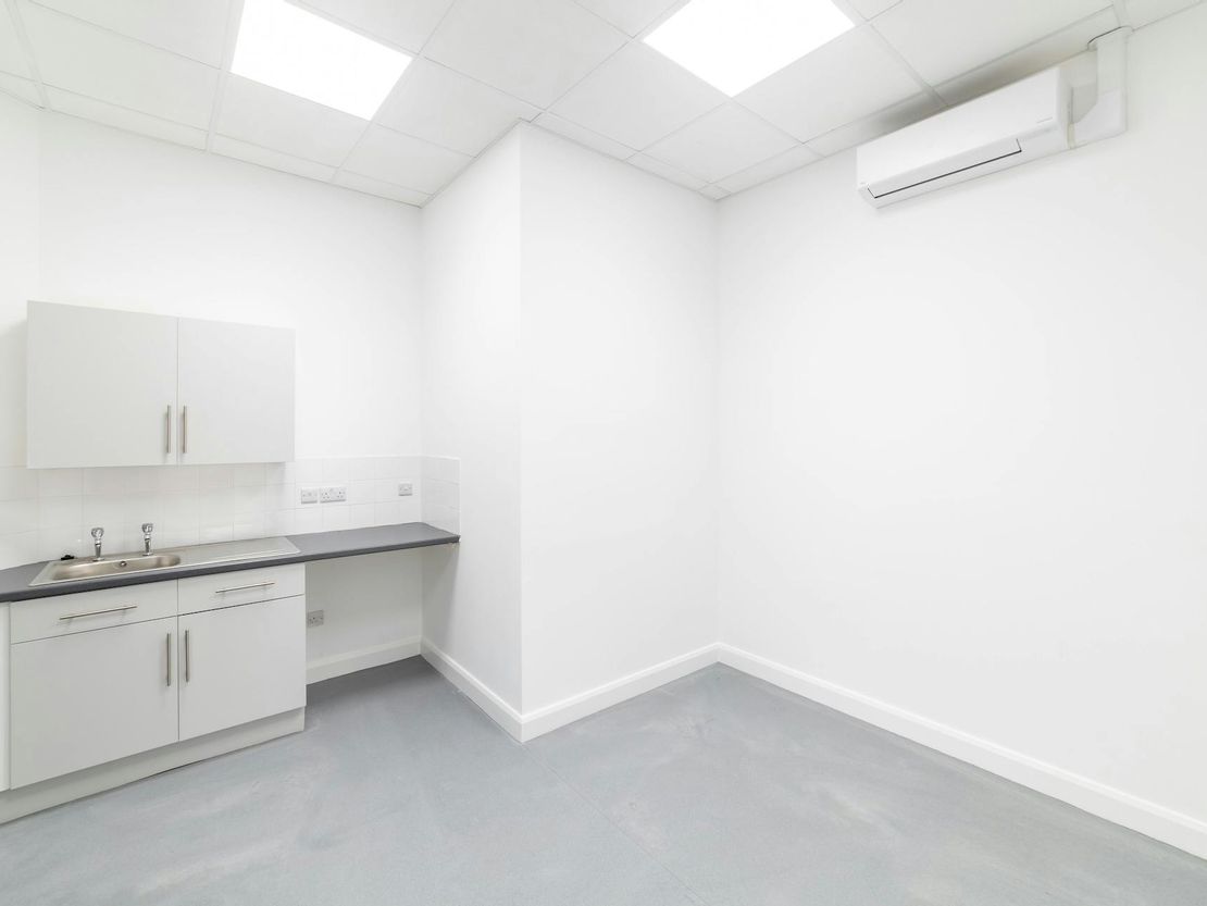 Unit 4 Nimbus Park, Porz Avenue, Dunstable, LU5 5WZ