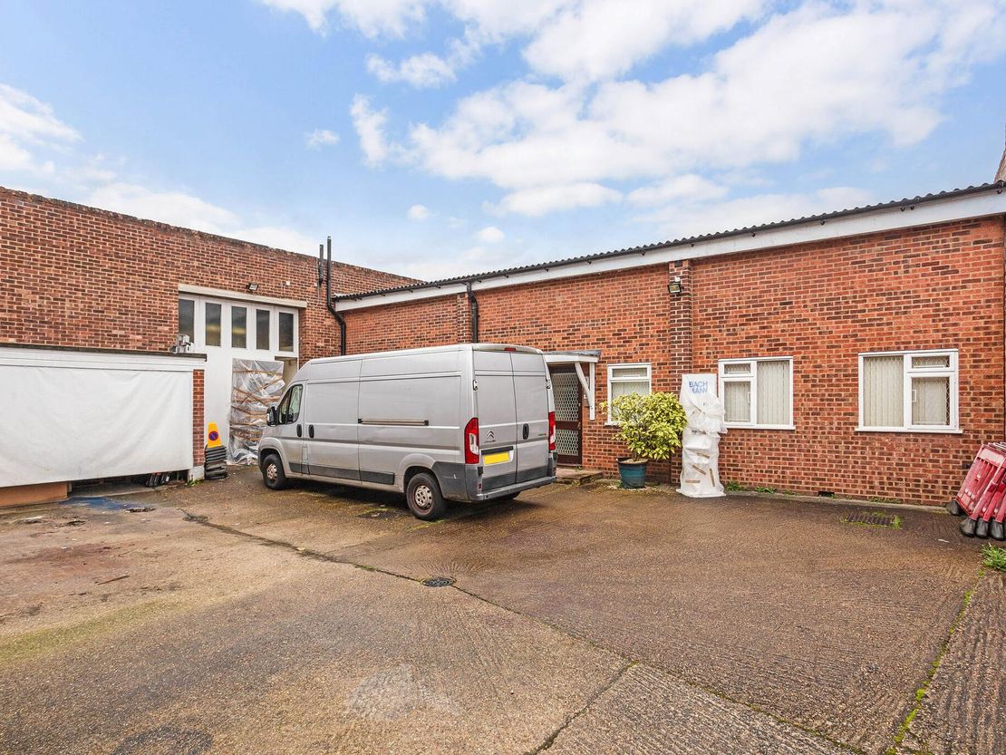 25 Lydden Road, Earlsfield SW18 4LT