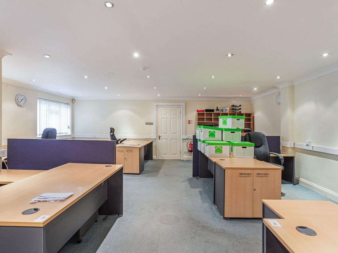 25 Lydden Road, Earlsfield SW18 4LT