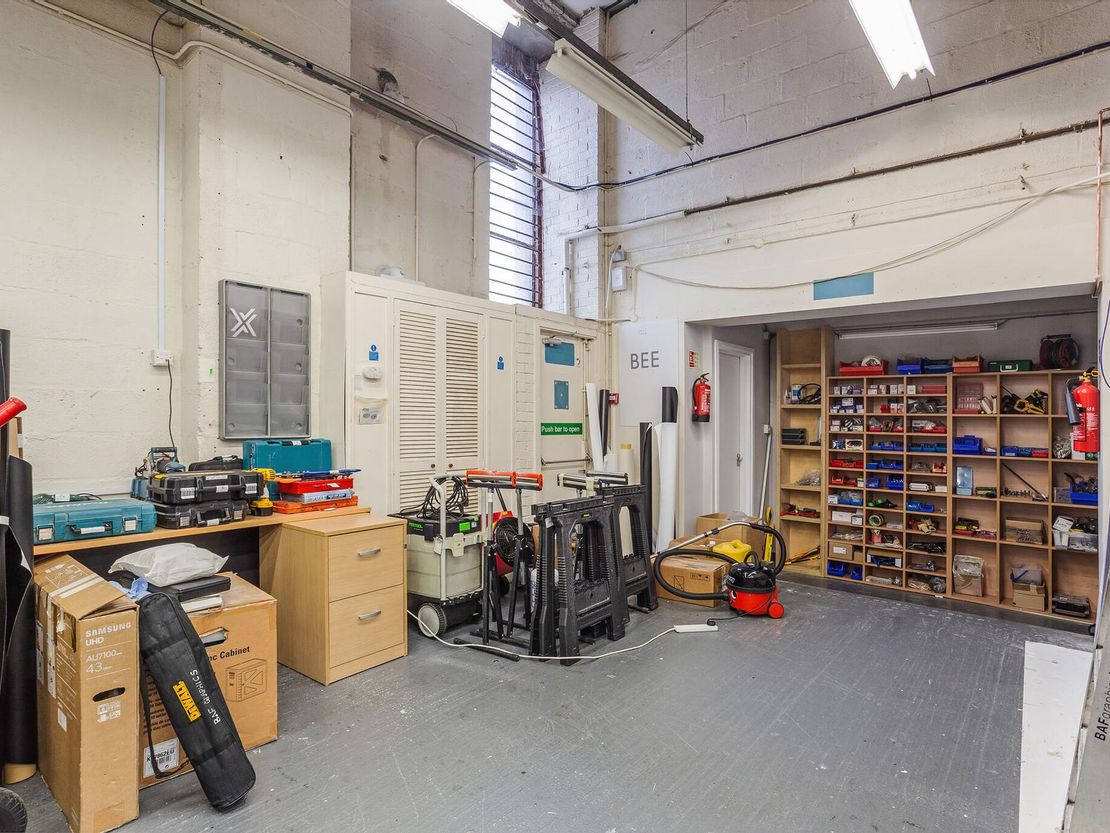 25 Lydden Road, Earlsfield SW18 4LT