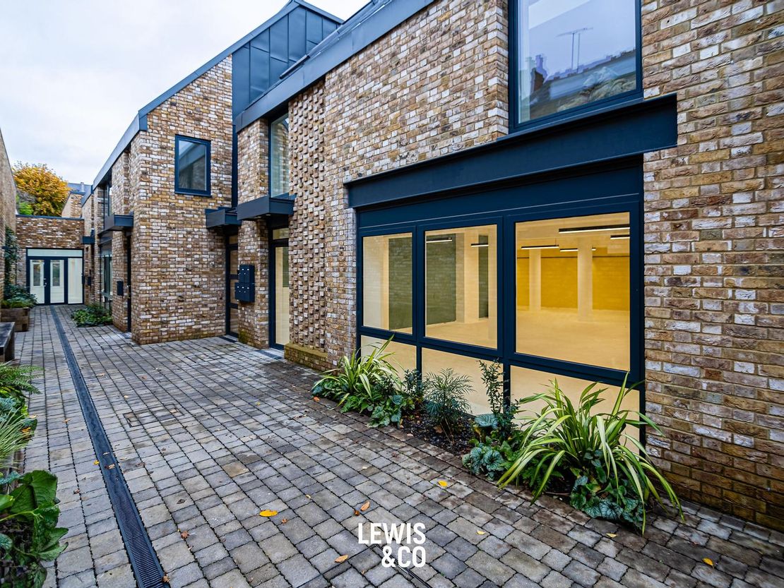 Oak Mews, Kingston KT2 6FL